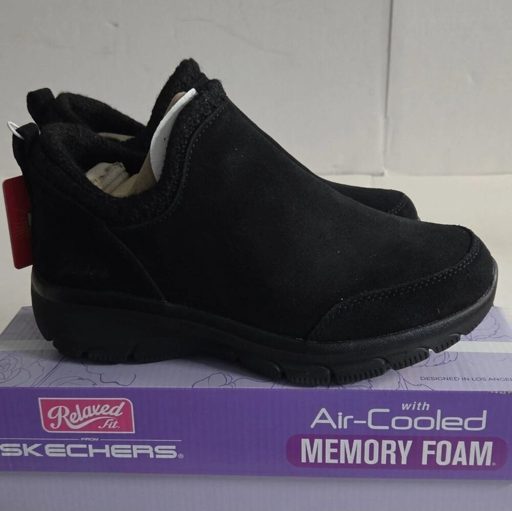 Skechers Easy Going - Sweet Behavior Womens Shoes Sz 5 Black suede Sneakers NIB